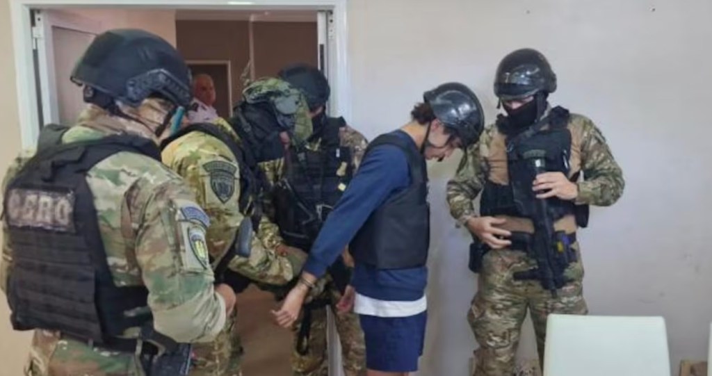 La policía tucumana capturó a dos implicados en una brutal agresión grupal contra un joven que terminó en una zanja 