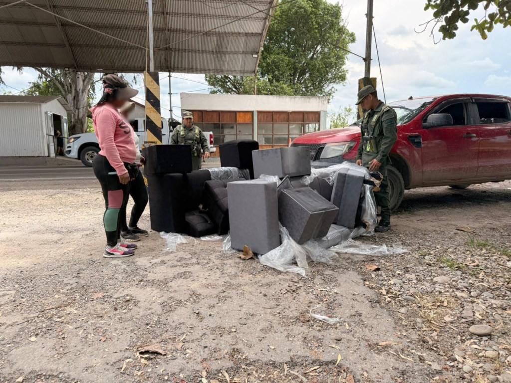 Salta: descubrieron casi 48 kilos de sustancia ilegal ocultos en un juego de living 