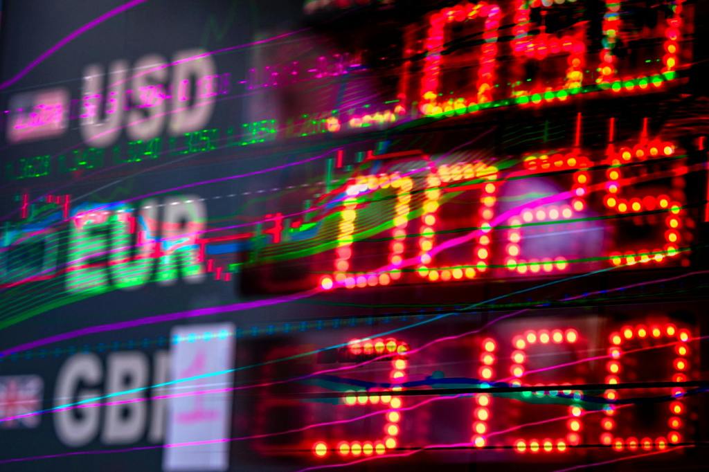 Análisis cambiario: dólar oficial en $1405, blue en&nbsp;$1415