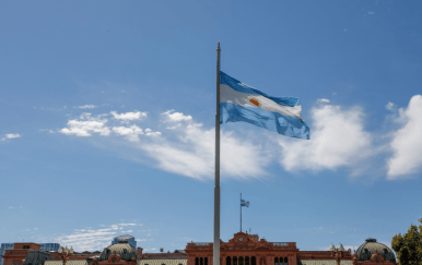 Tesla apuesta por Argentina junto a YPF para impulsar una red nacional de carga&nbsp;eléctrica